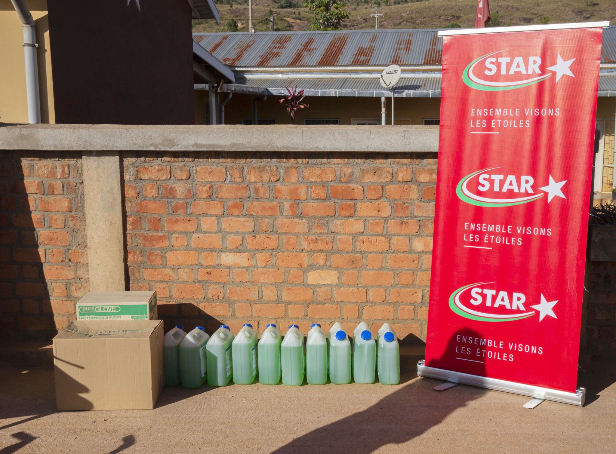 RIPOSTE CONTRE LE COVID-19 : DES MATERIELS DE NETTOYAGE ET DE PROTECTION POUR ANDRANOVELONA