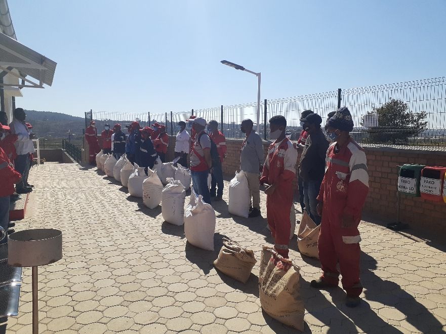 Distribution de riz aux employés de l'Usine Ambatolampy