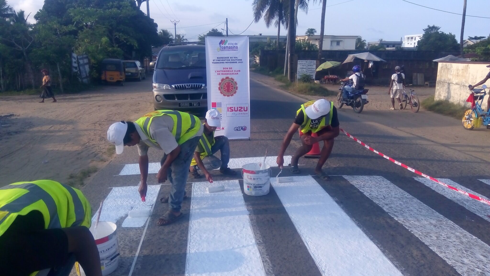 Travaux de réhabilitation de signalisations routières à Toamasina