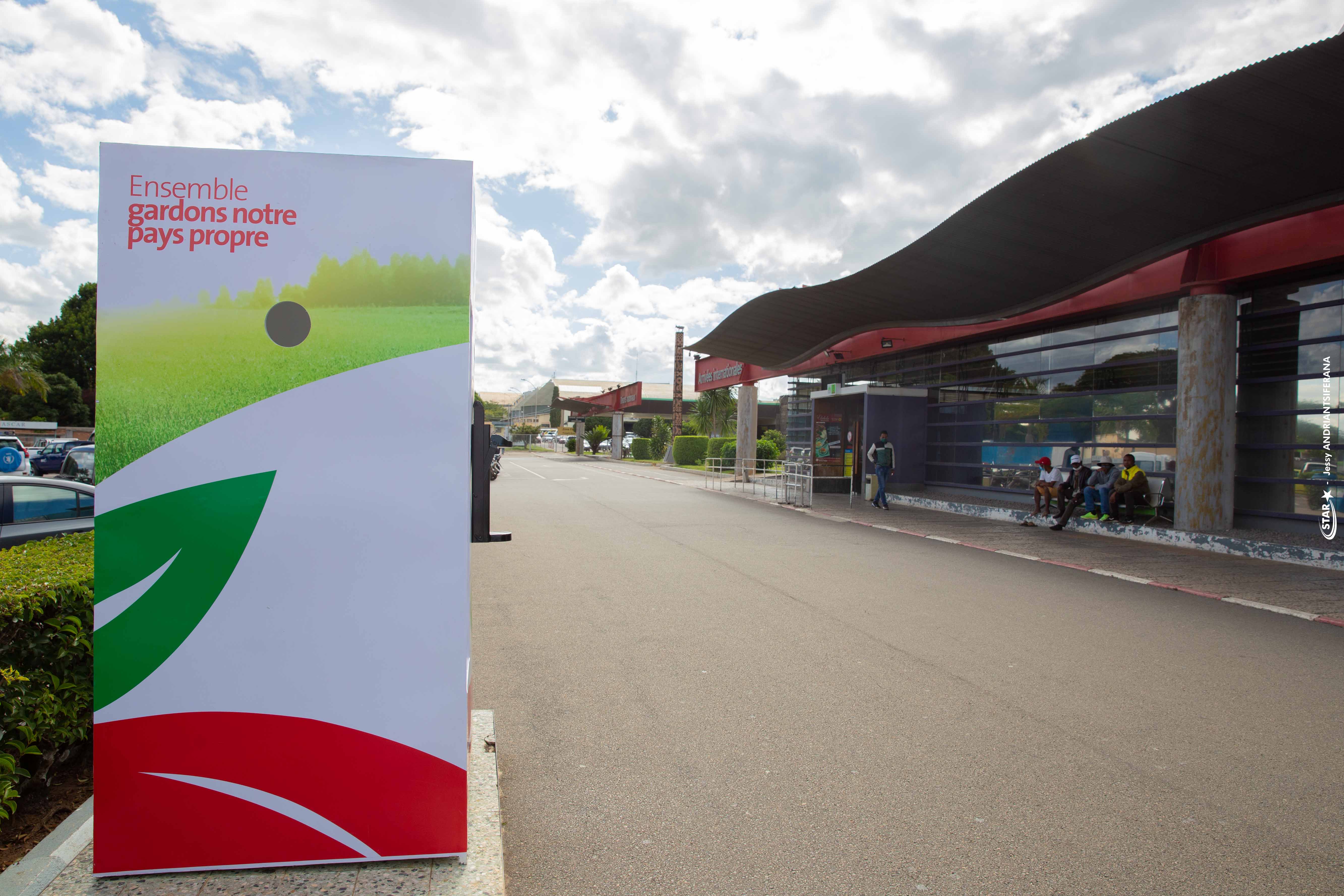 Installation des bacs à collecte Kopakelatra au Ravinala Airports