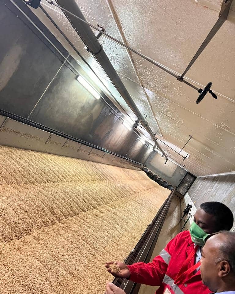 Visite du ministre de l'Agriculture et de l'élevage à l'usine MALTO