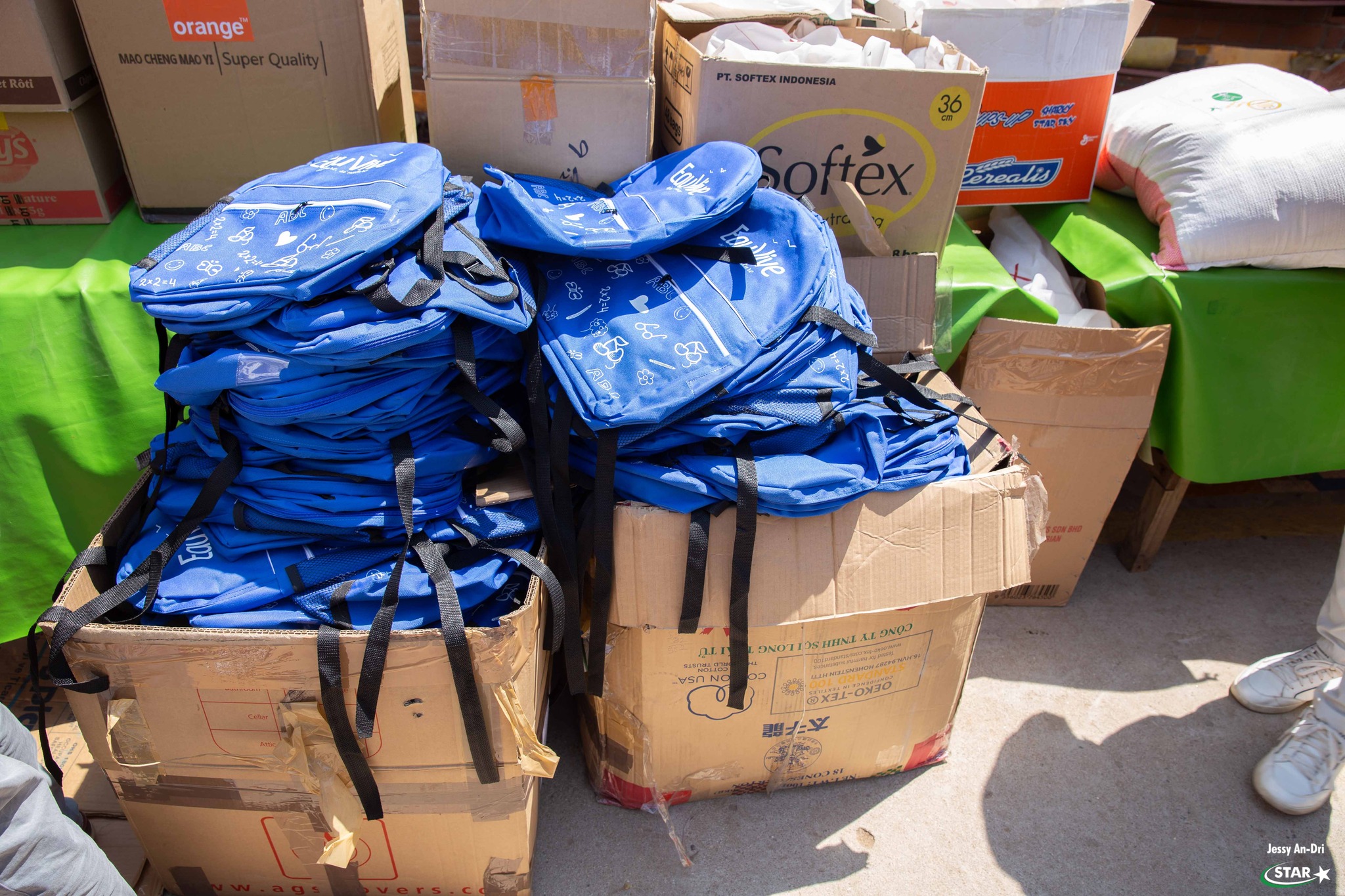 Remise de dons en présence de la star internationale Dadju à l’association Graines de bitumes