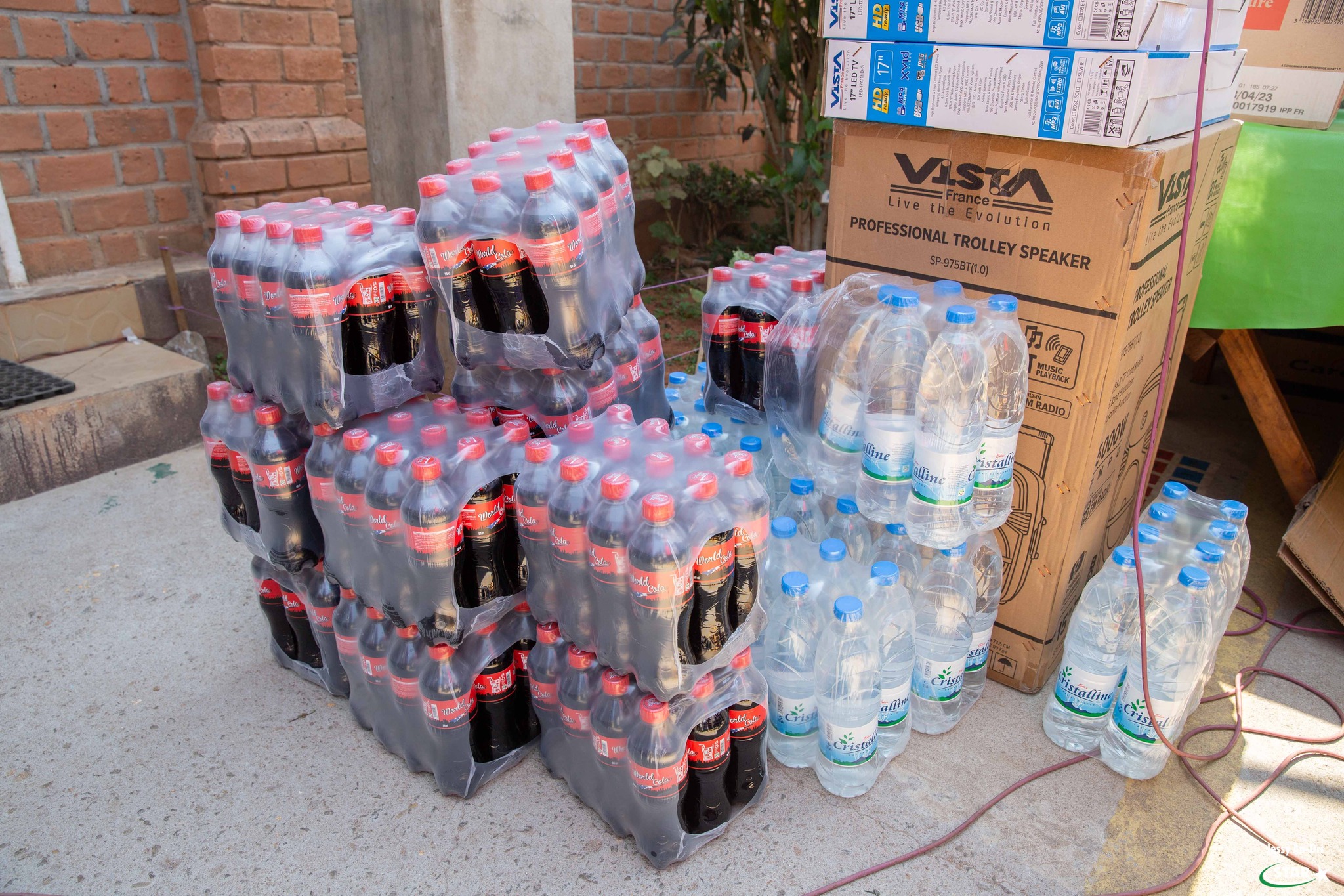 Remise de dons en présence de la star internationale Dadju à l’association Graines de bitumes