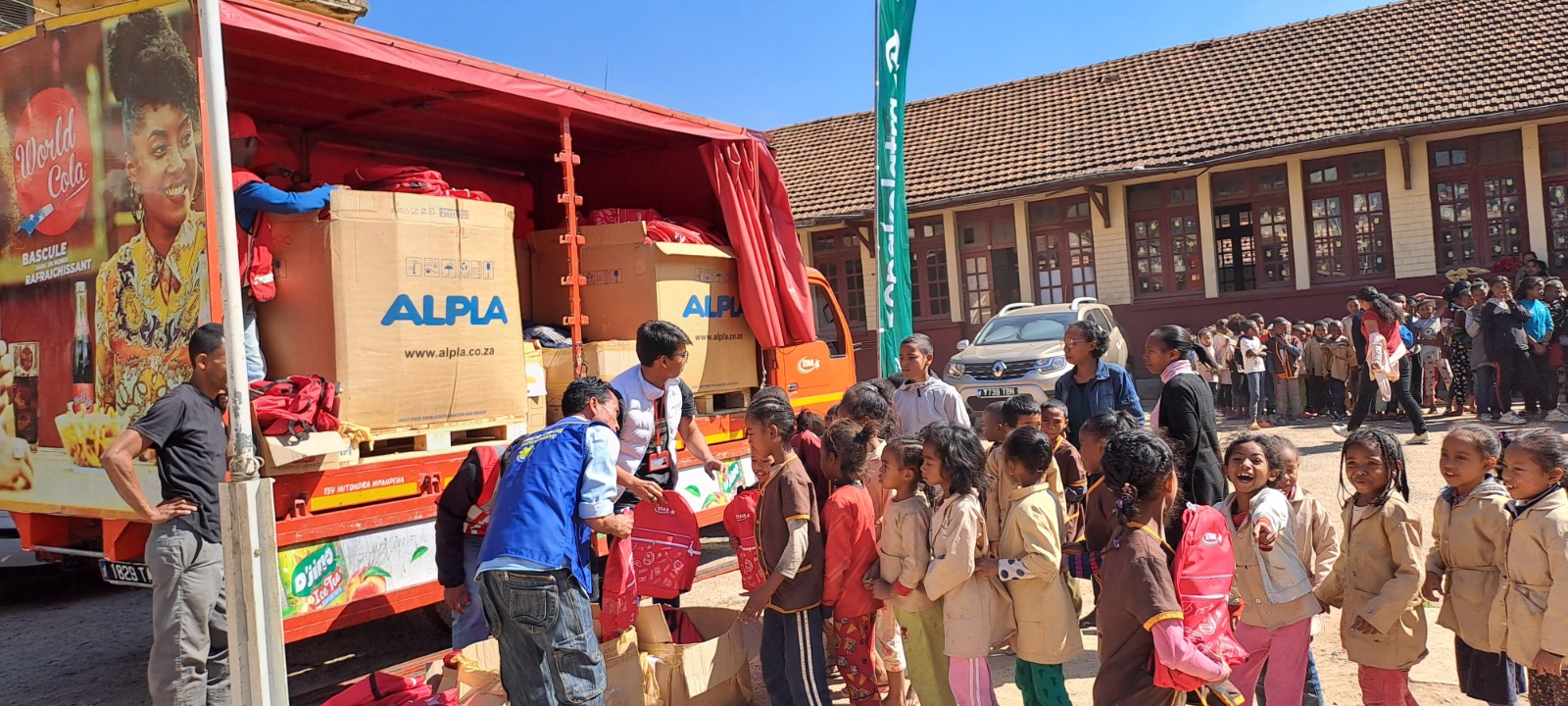 Dons de kits scolaires pour les EPP