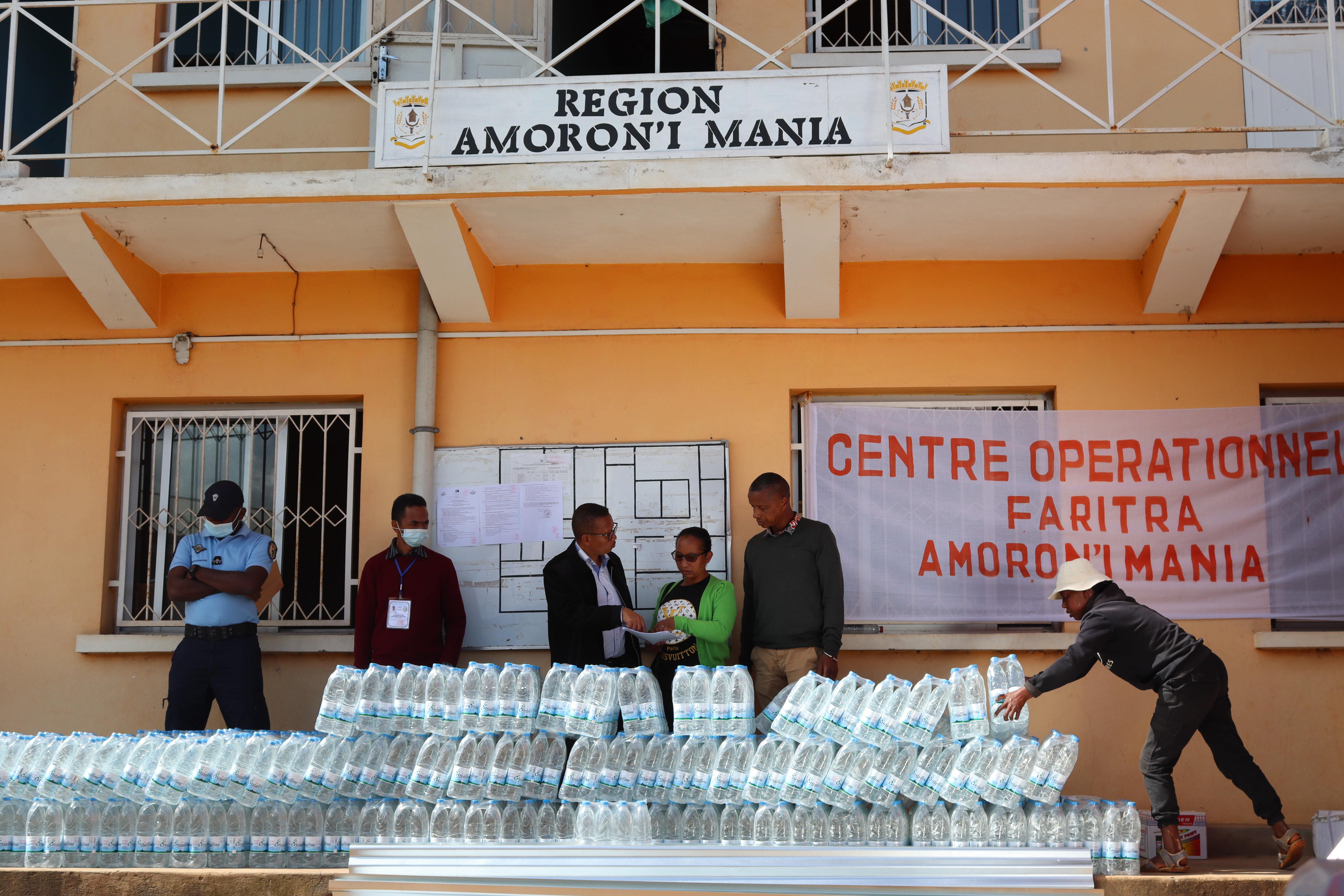 Dotation aux victimes du région AMORON'I MANIA