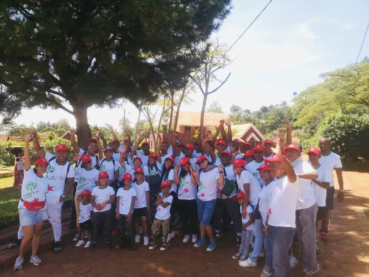 Reboisement avec les membres du SIM