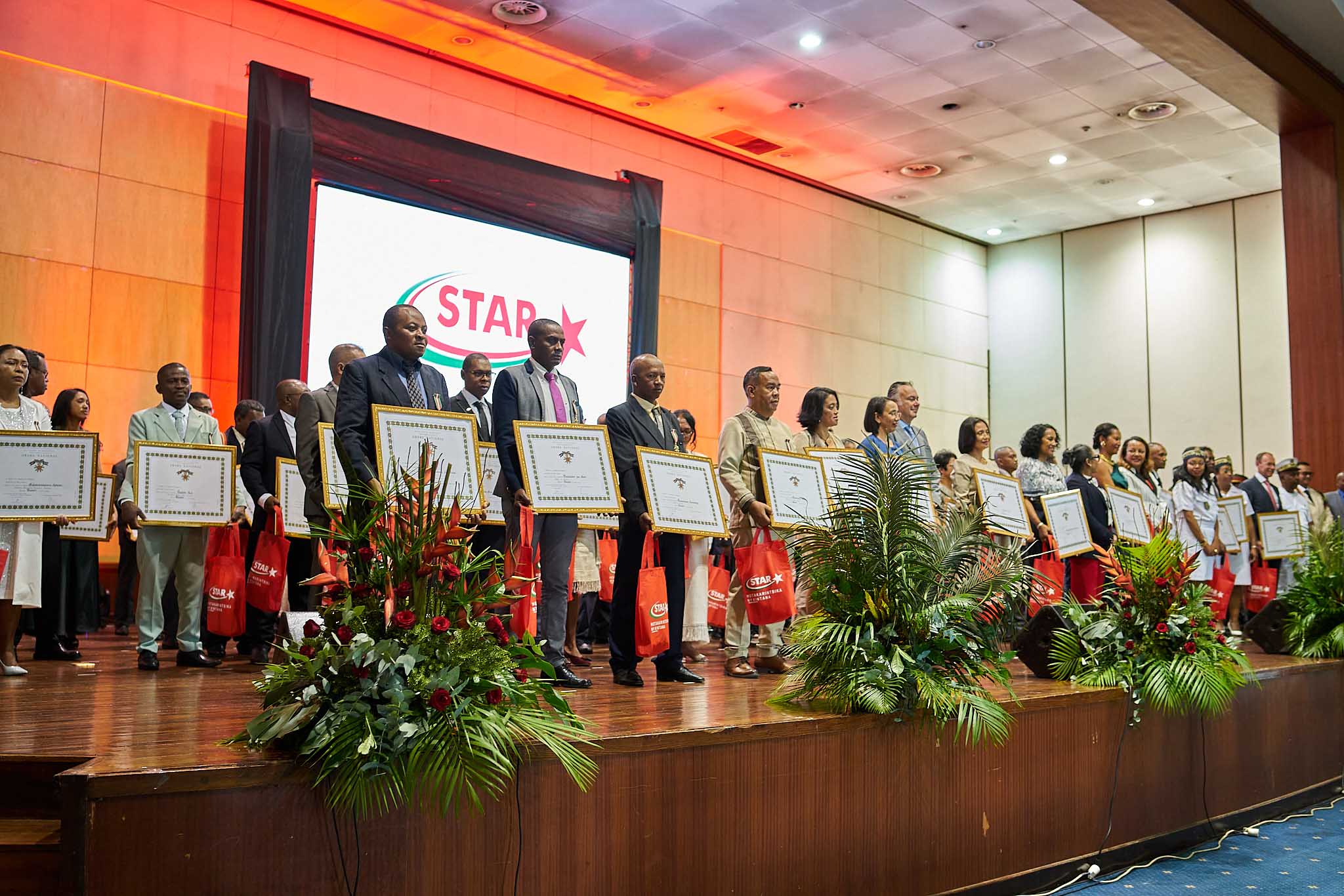 CELEBRATION DES PRESENTATIONS DES VOEUX ET REMISE DES MEDAILLES AUX COLLABORATEURS