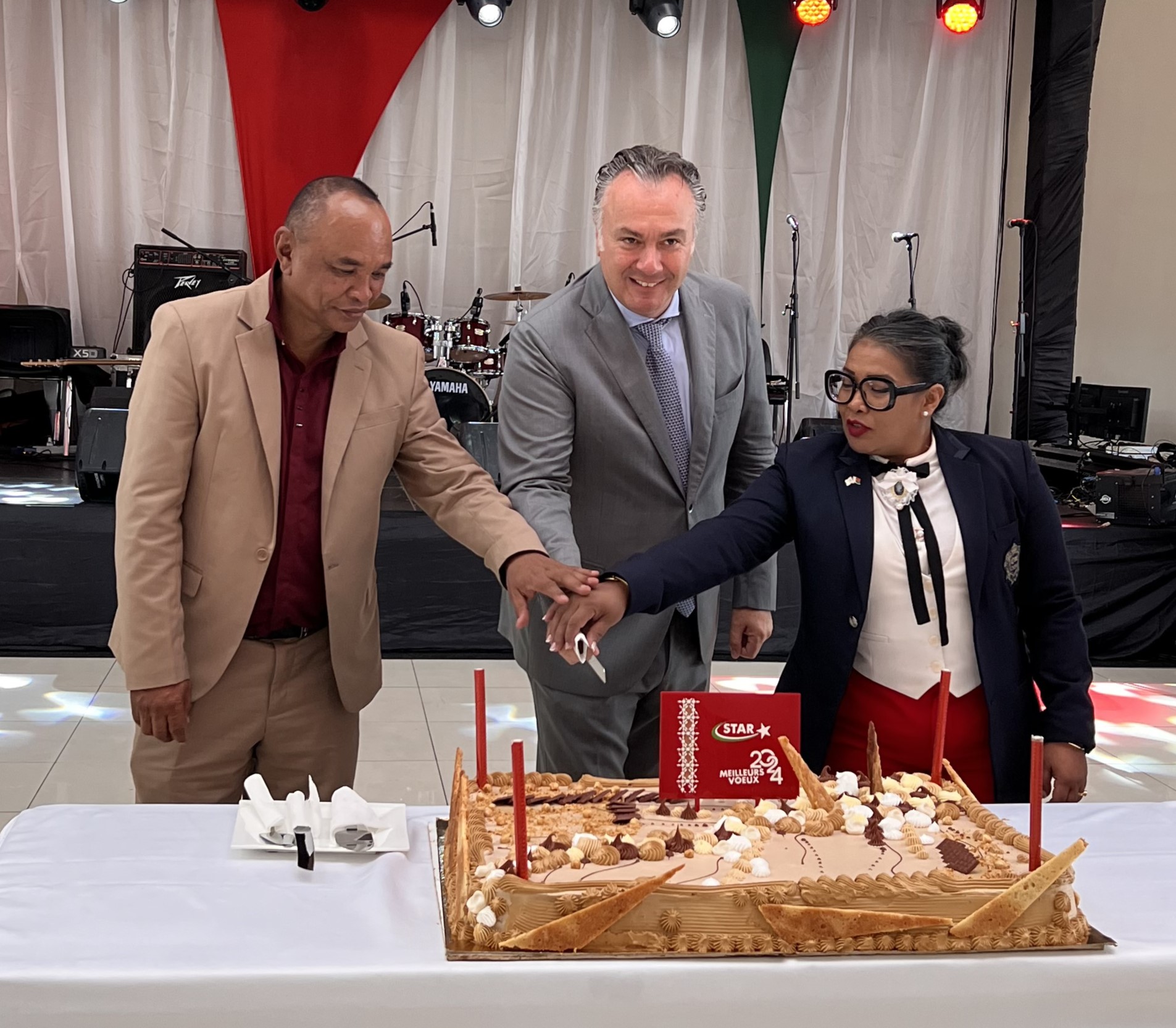 CELEBRATION DES PRESENTATIONS DES VOEUX ET REMISE DES MEDAILLES AUX COLLABORATEURS