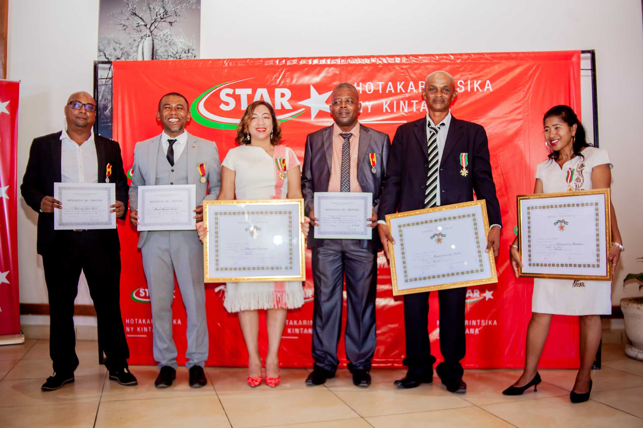 CELEBRATION DES PRESENTATIONS DES VOEUX ET REMISE DES MEDAILLES AUX COLLABORATEURS